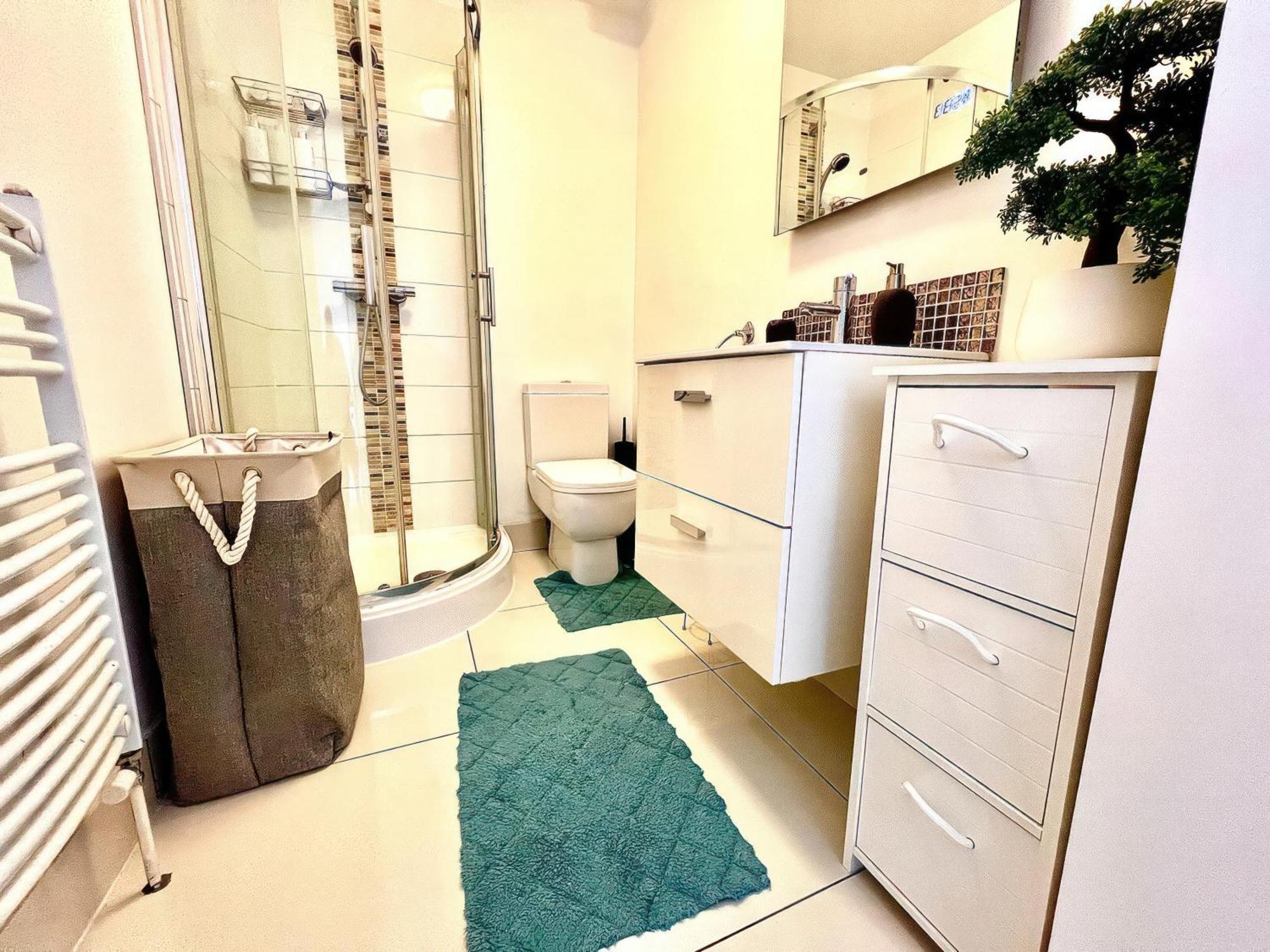 Lovely 2 Bed 2 Bath Flat With Free Parking プール エクステリア 写真