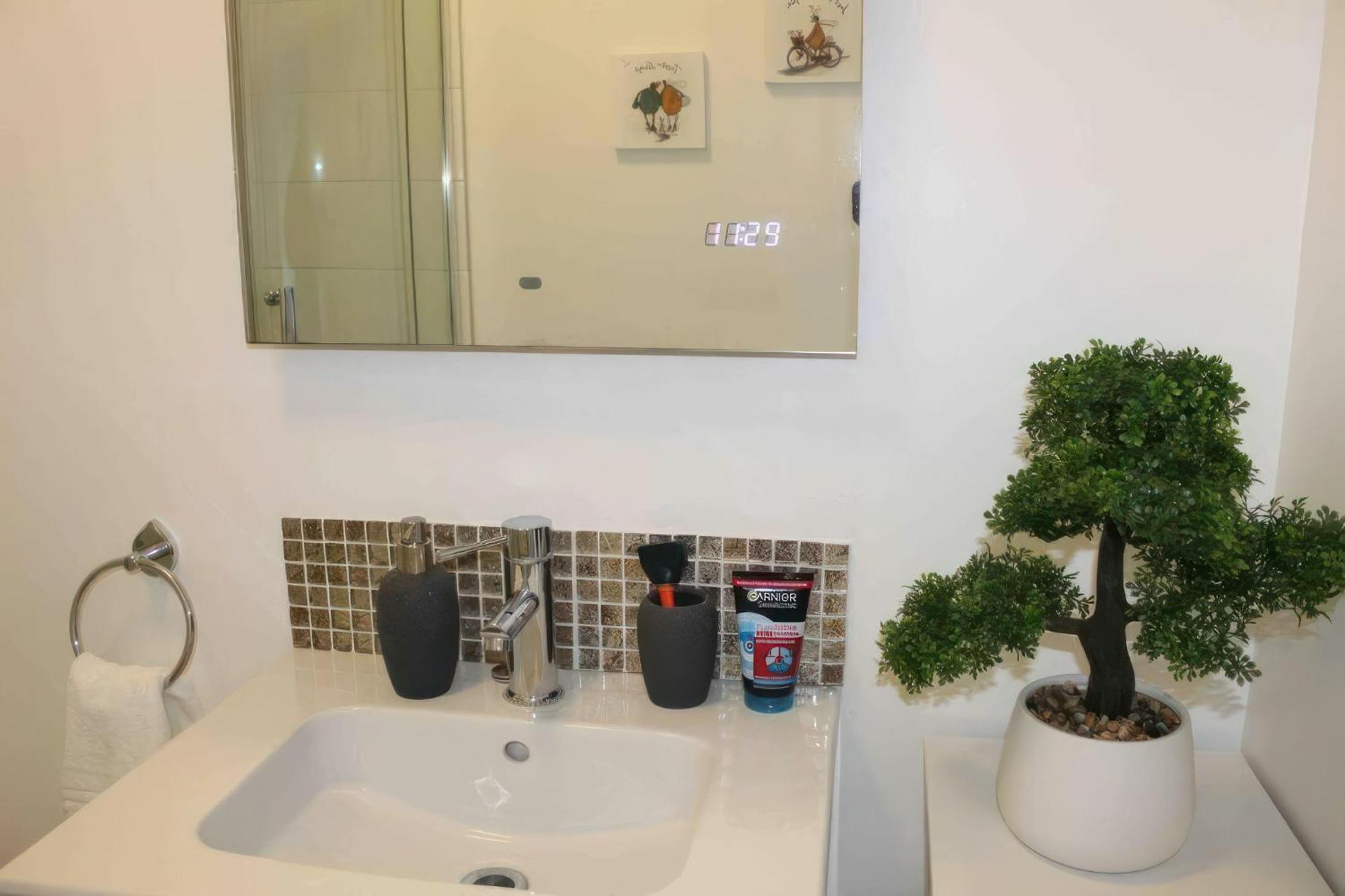 Lovely 2 Bed 2 Bath Flat With Free Parking プール エクステリア 写真