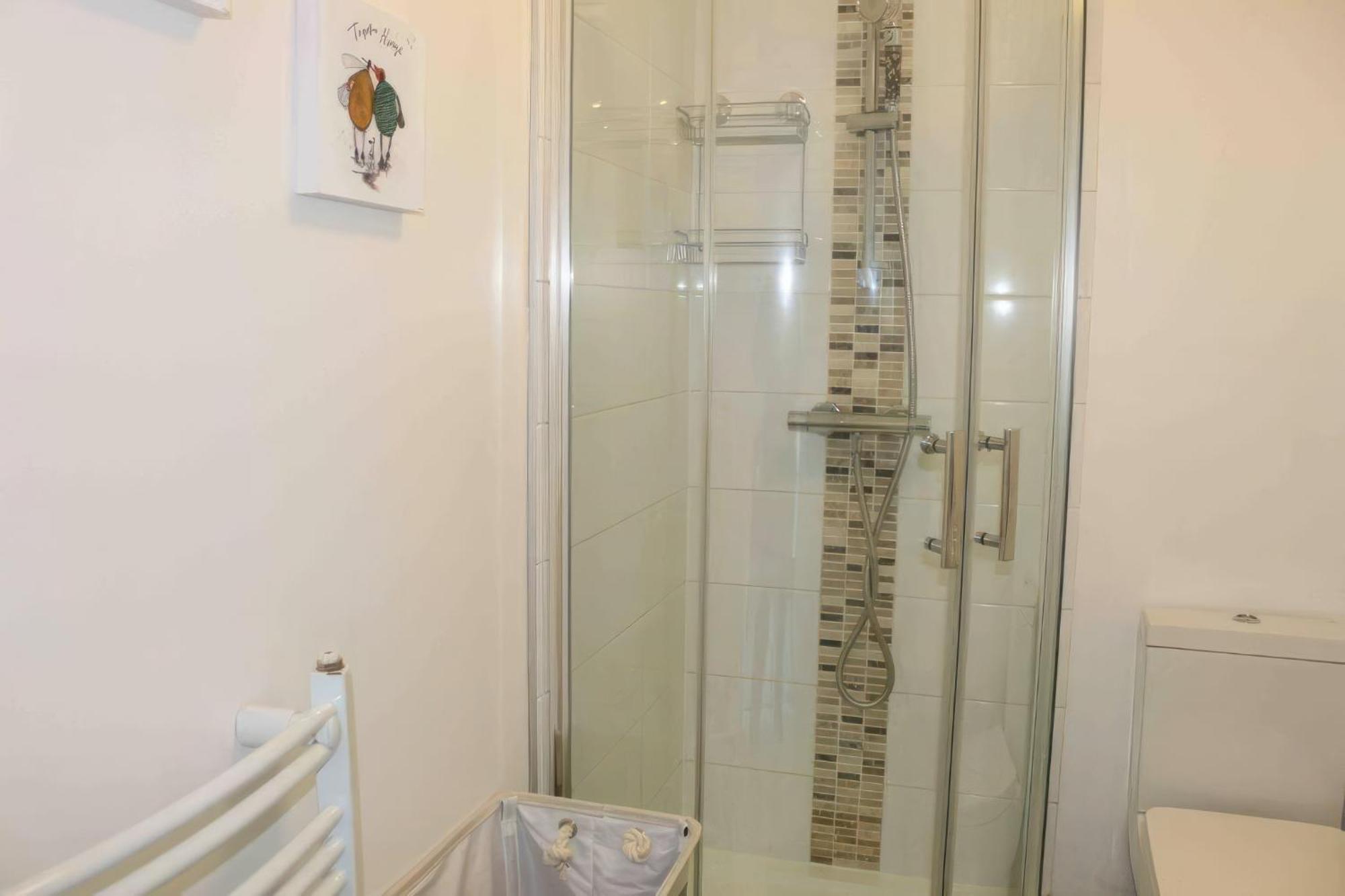 Lovely 2 Bed 2 Bath Flat With Free Parking プール エクステリア 写真