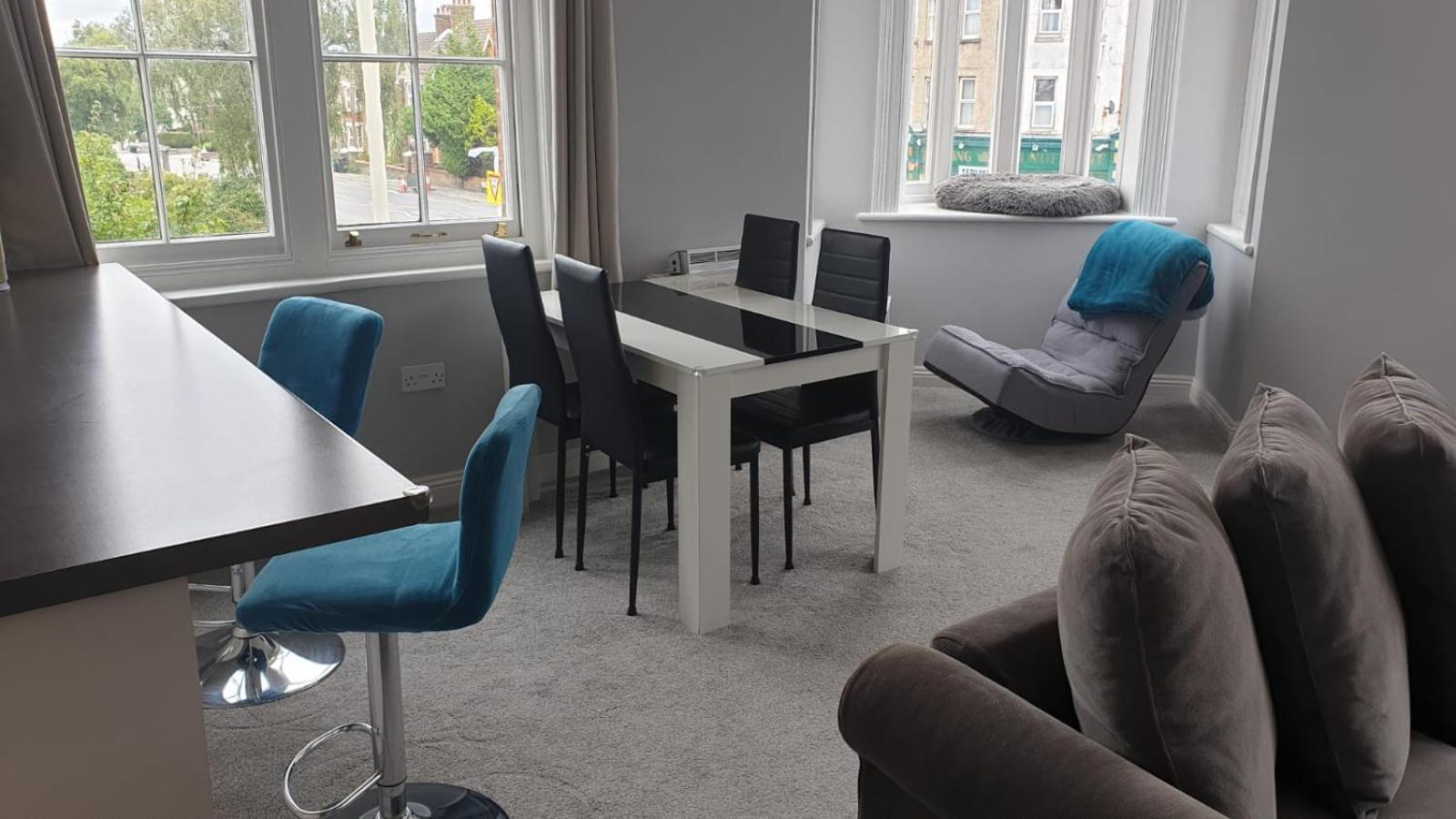 Lovely 2 Bed 2 Bath Flat With Free Parking プール エクステリア 写真