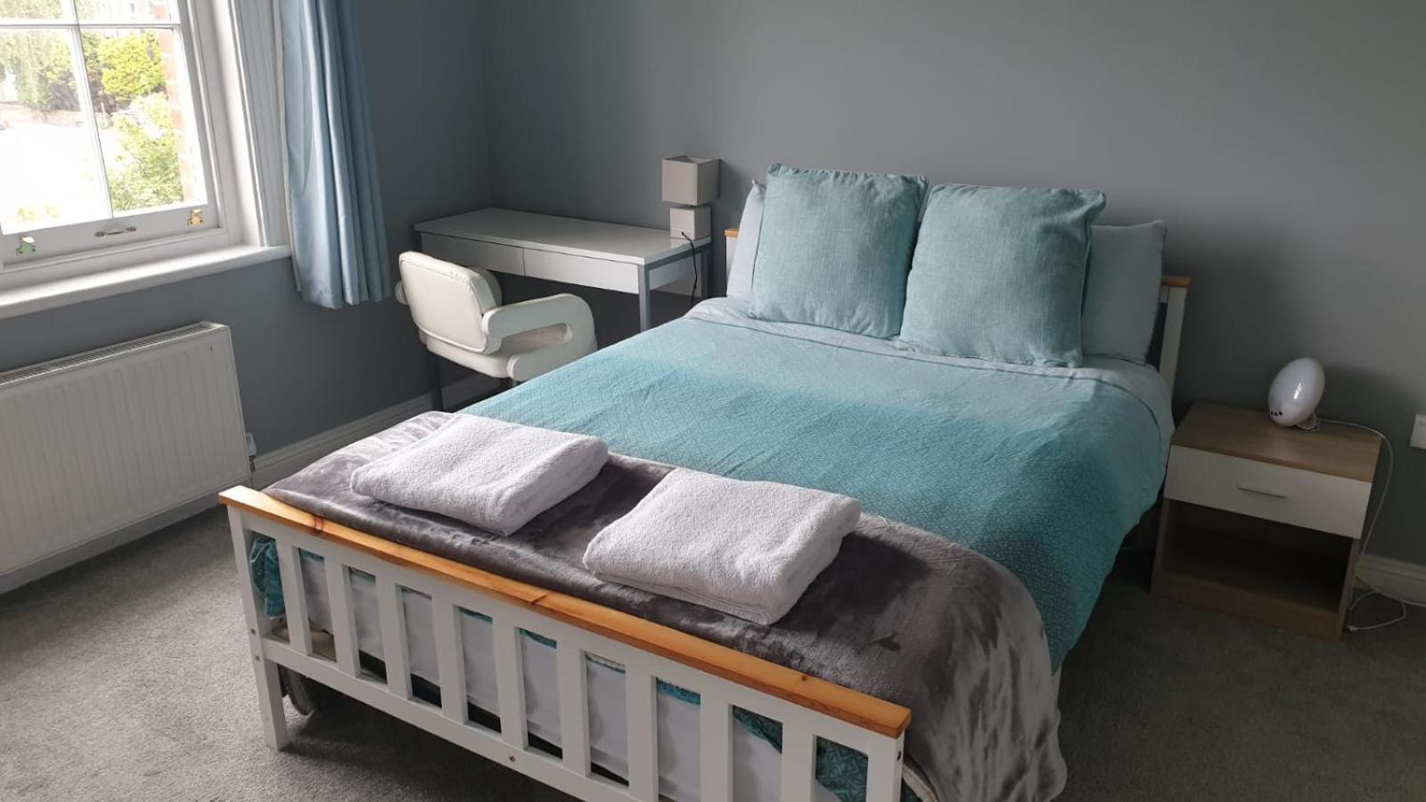 Lovely 2 Bed 2 Bath Flat With Free Parking プール エクステリア 写真